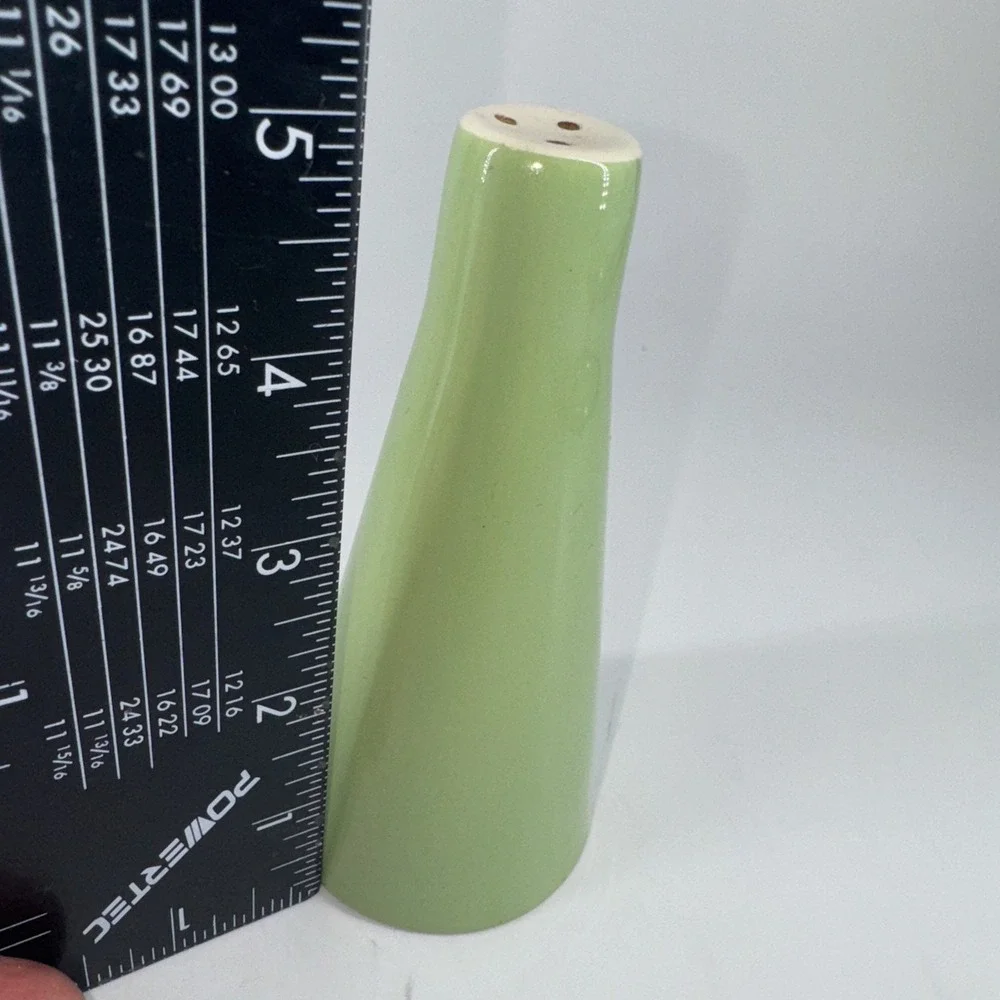 Mid Century Modern Avacado Mint Ceramic Salt & Pepper Shakers Tapered Vintage
